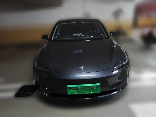 Tesla Model 3 — Фото автомобиля 2