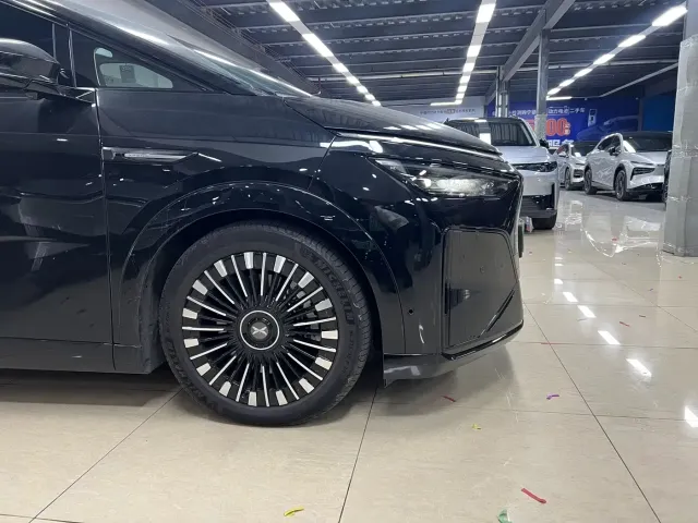 XPeng XPeng X9 2026 Model Extended Range Base Version — Фото автомобиля 4