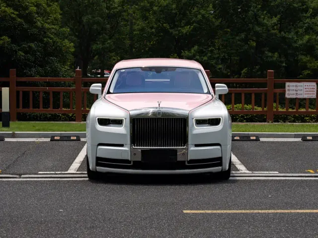 Rolls-Royce Phantom — Фото автомобиля 2