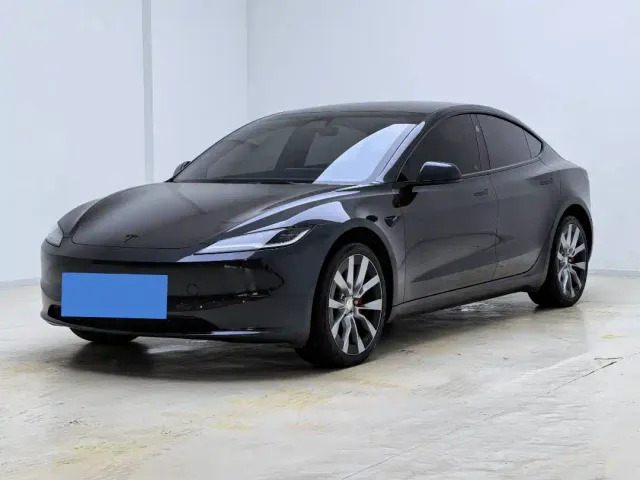 Фотография автомобиля — Tesla Model 3