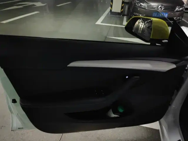 Tesla Model 3 — Фото автомобиля 7