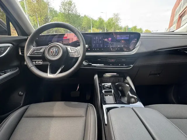 Buick Envision Plus — Фото автомобиля 12