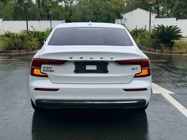 Volvo S60 — Фото автомобиля 8