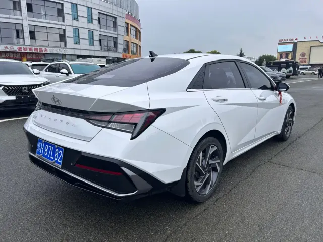 Hyundai Elantra — Фото автомобиля 10