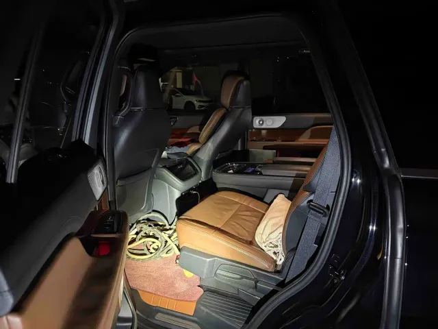 Lincoln Navigator — Фото автомобиля 7