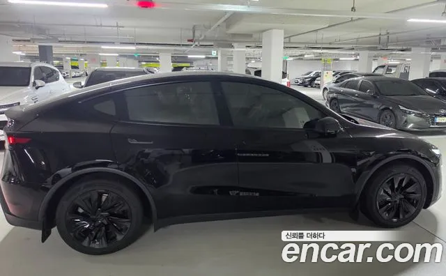 Tesla Model Y — Фото автомобиля 6