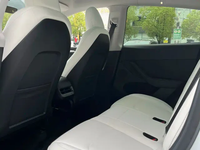 Tesla Model Y — Фото автомобиля 7
