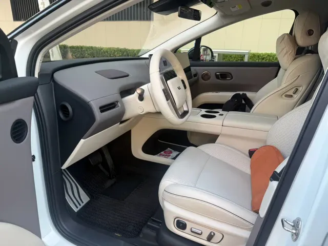 Li Auto i8 — Фото автомобиля 7