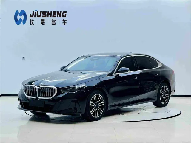 Фотография автомобиля — BMW 5 Series