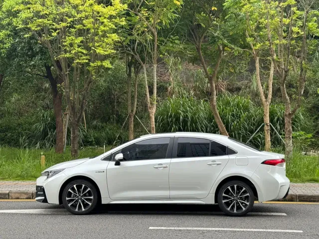Toyota Levin 2022 Dual Engine 1.8H E-CVT Sport Edition — Фото автомобиля 5