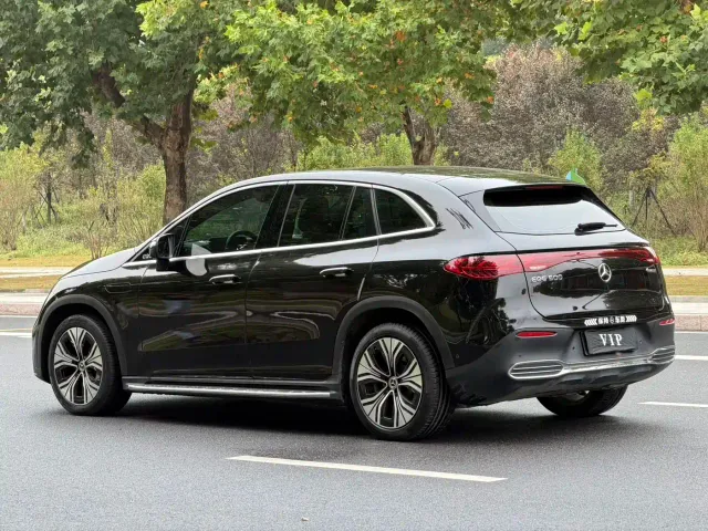 Mercedes-Benz EQE SUV — Фото автомобиля 11