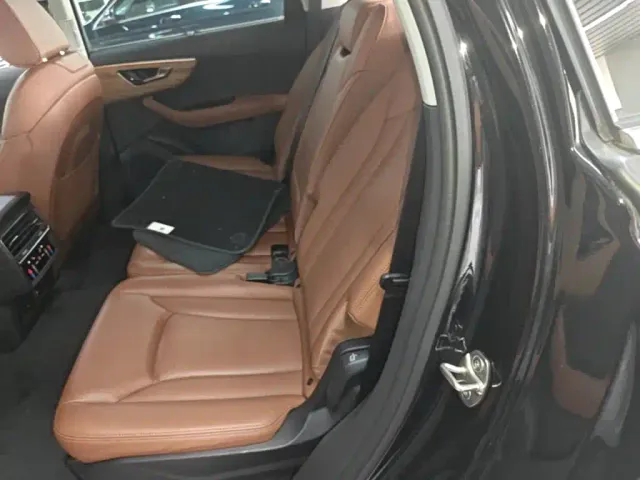 Audi Q7 — Фото автомобиля 16