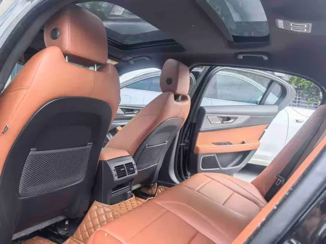 Jaguar XEL — Фото автомобиля 6