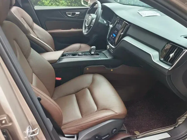 Volvo S60 — Фото автомобиля 10
