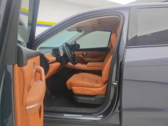Leapmotor C10 — Фото автомобиля 9