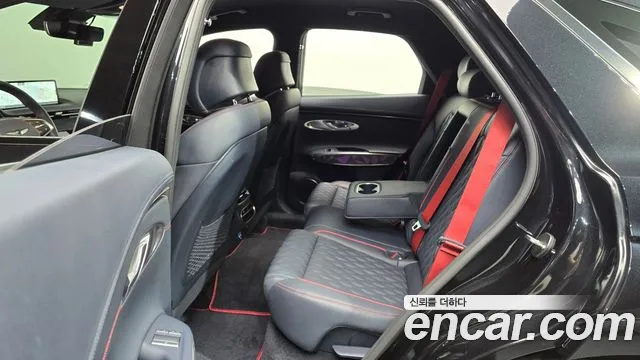 Genesis GV70 — Фото автомобиля 12