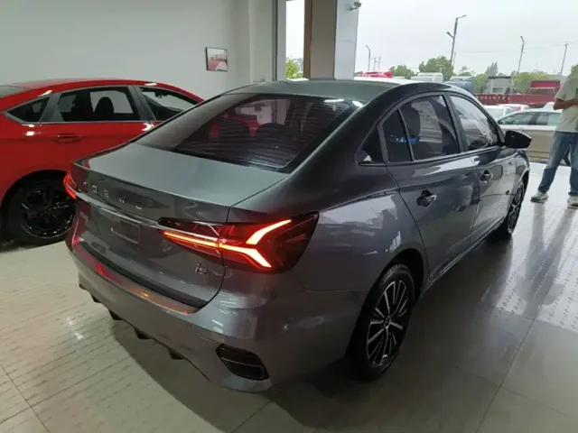 Roewe i5 — Фото автомобиля 6