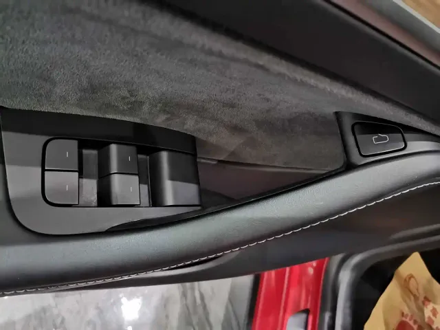 Tesla Model Y — Фото автомобиля 22