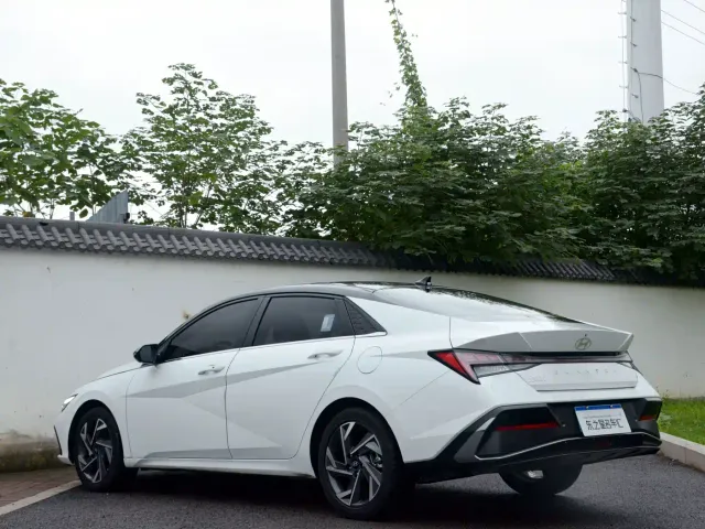 Hyundai Elantra — Фото автомобиля 6