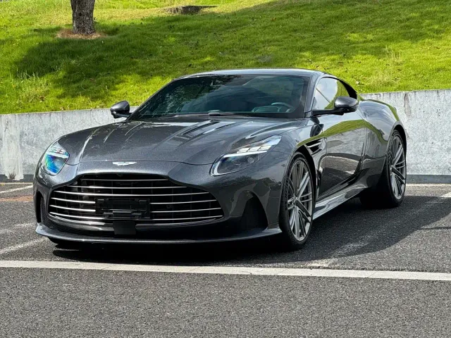 Aston Martin DB12 — Фото автомобиля 6