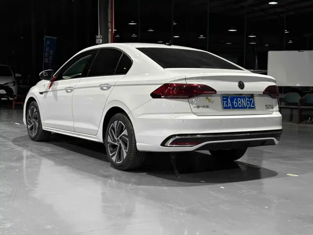 Volkswagen Bora — Фото автомобиля 4