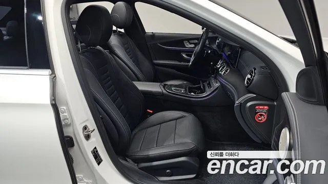 Mercedes-Benz E-Class — Фото автомобиля 21
