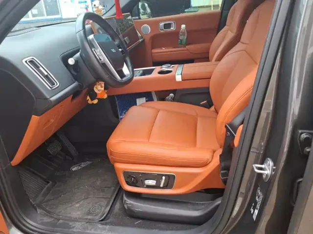 Li Auto L8 — Фото автомобиля 9