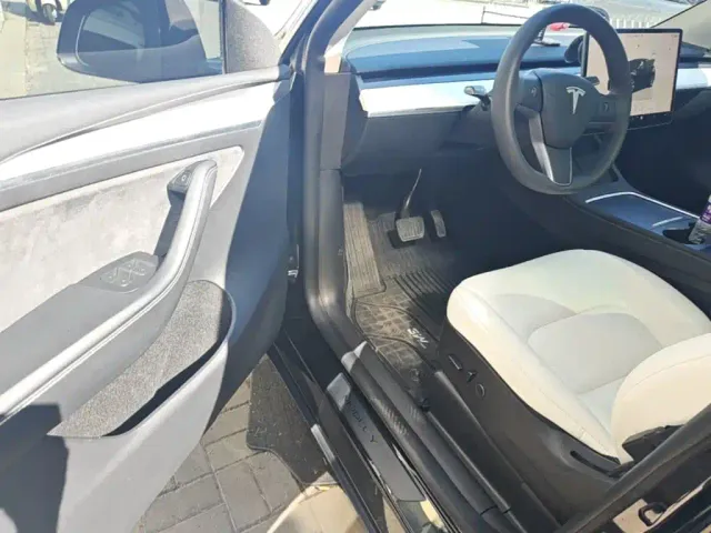 Tesla Model Y — Фото автомобиля 14