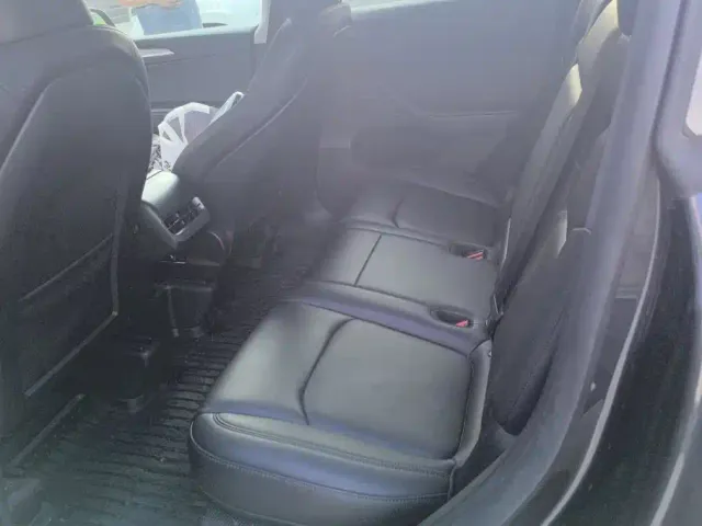 Tesla Model Y — Фото автомобиля 11