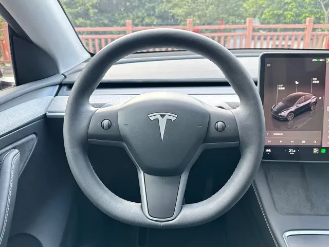 Tesla Model Y — Фото автомобиля 18