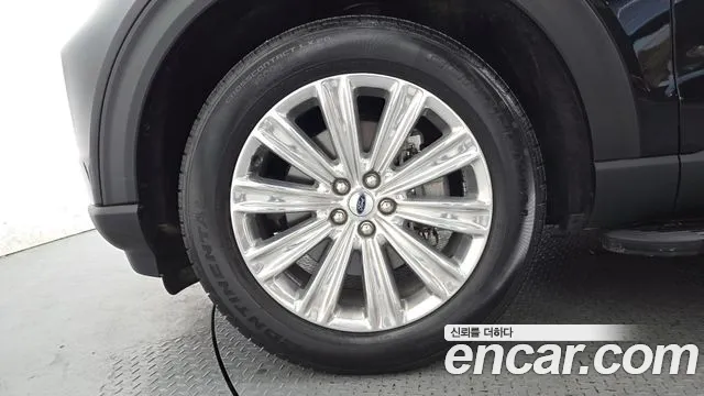 Ford Explorer — Фото автомобиля 5