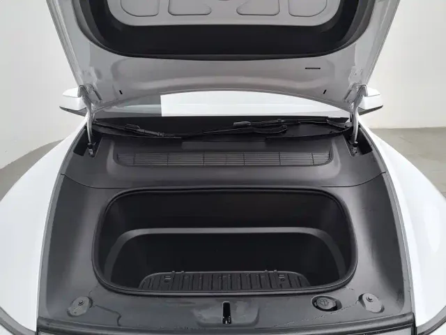Tesla Model Y — Фото автомобиля 6