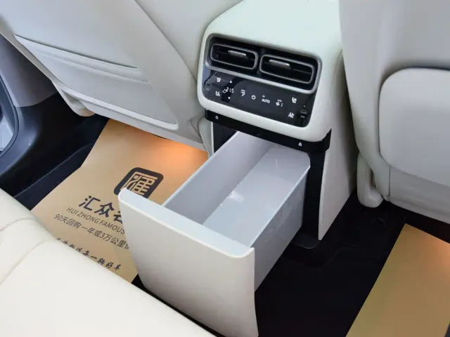 Li Auto i6 — Фото автомобиля 15