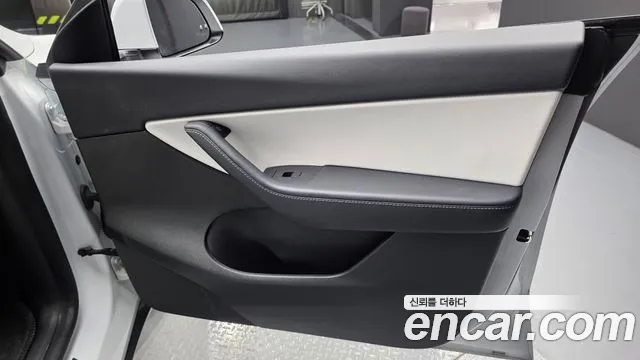 Tesla Model Y — Фото автомобиля 13