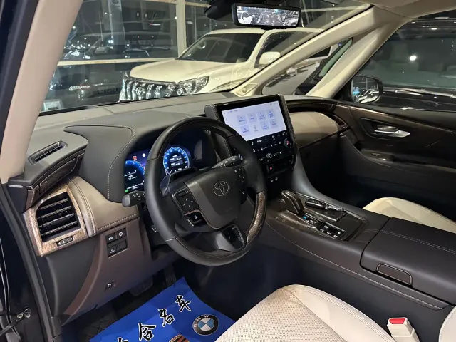 Toyota Alphard — Фото автомобиля 16