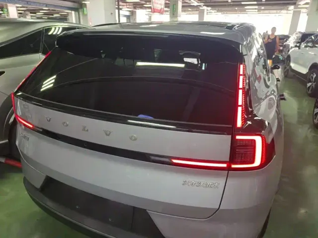 Volvo XC70 Plug-in Hybrid — Фото автомобиля 5