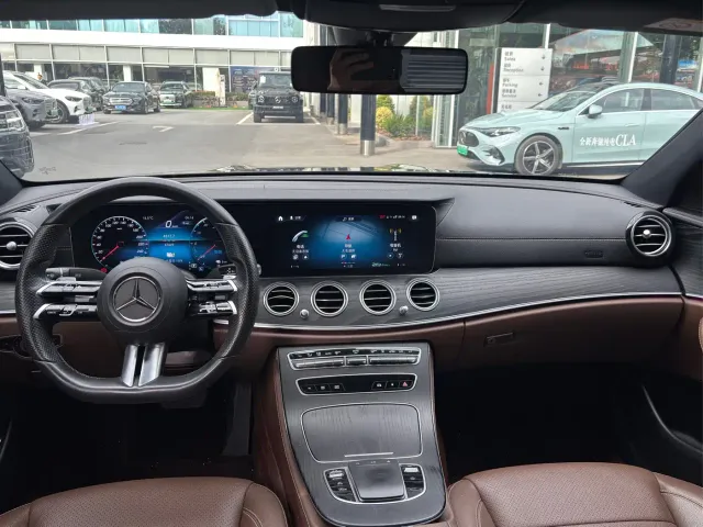 Mercedes-Benz E-Class — Фото автомобиля 9