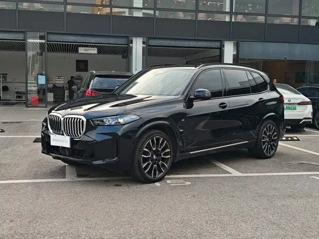 Фотография автомобиля — BMW X5