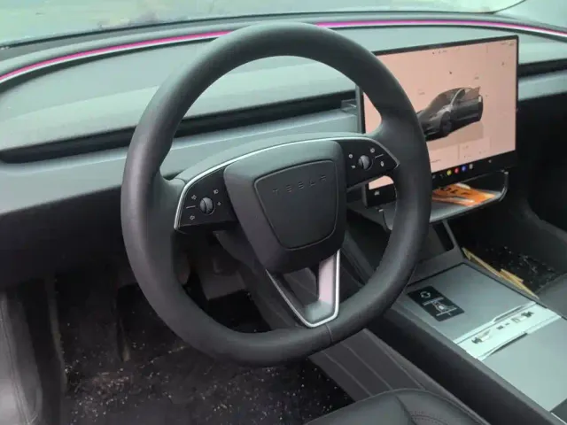 Tesla Model 3 — Фото автомобиля 15