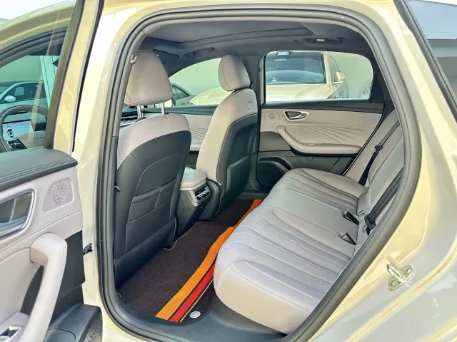 Roewe M7 DMH — Фото автомобиля 4