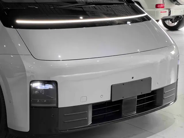 Li Auto MEGA — Фото автомобиля 21