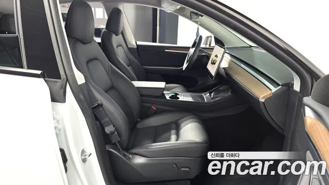 Tesla Model Y — Фото автомобиля 15