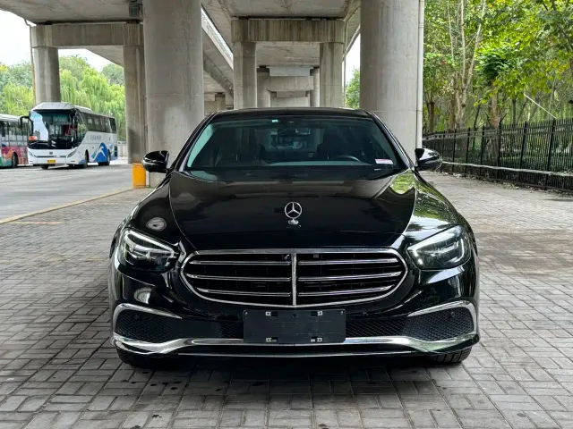 Mercedes-Benz E-Class — Фото автомобиля 3