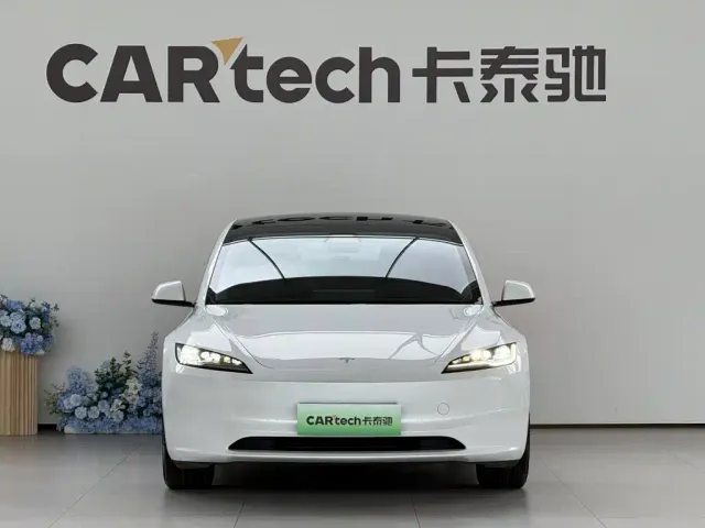 Tesla Model 3 — Фото автомобиля 2