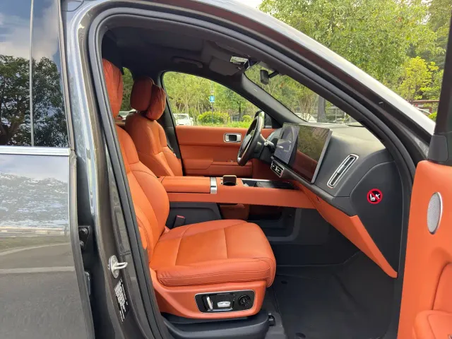 Li Auto L8 — Фото автомобиля 10