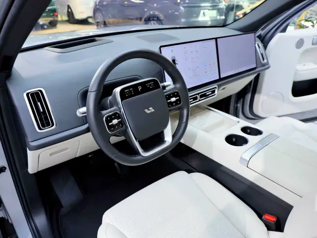 Li Auto L7 — Фото автомобиля 17