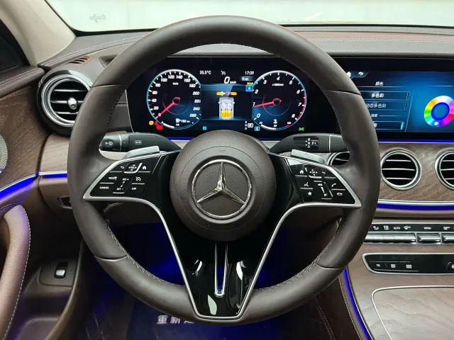 Mercedes-Benz E-Class — Фото автомобиля 14
