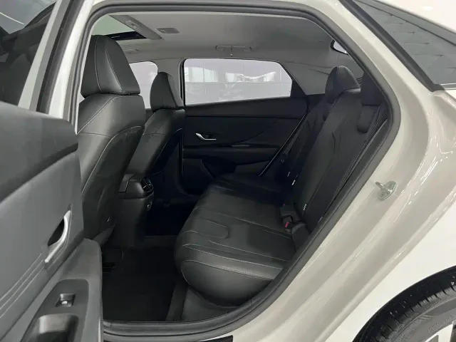 Hyundai Elantra — Фото автомобиля 14