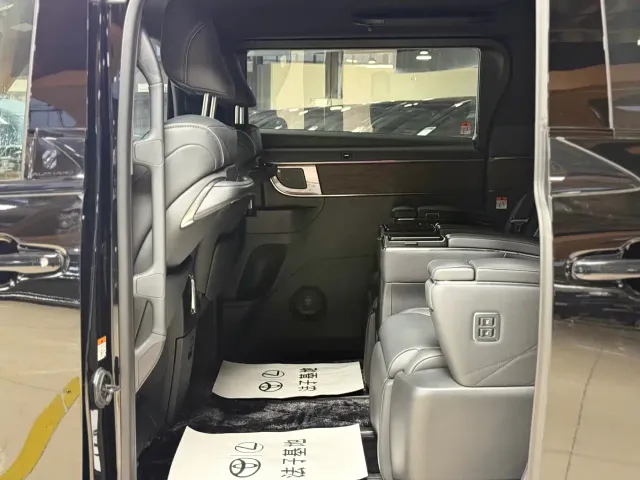 Toyota Alphard — Фото автомобиля 16