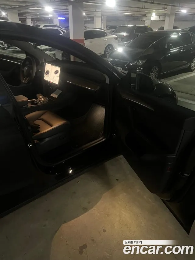 Tesla Model Y — Фото автомобиля 14